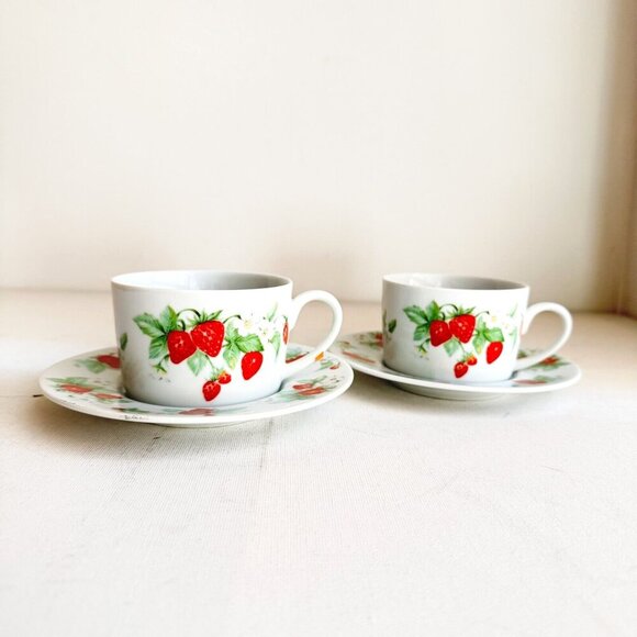 Vintage Christopher Stuart Berry Orchard Print Cup and Saucer X2 - Picture 2 of 12